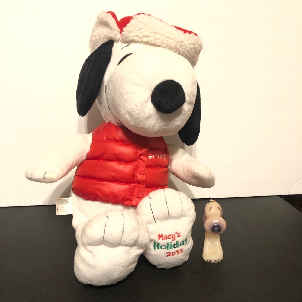 Macys Holiday Lorelei Candle & 2015 Peanuts Snoopy Plush PEANUTS CHARLIE DOG 18”